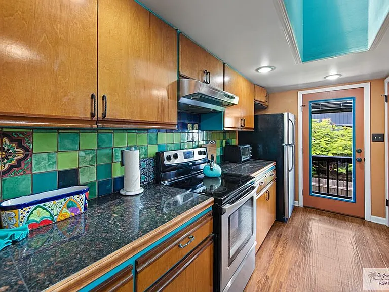 114 E Dolphin St #A — Photo 9