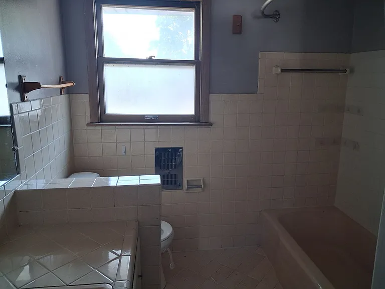 7106 W Congress St — Photo 11