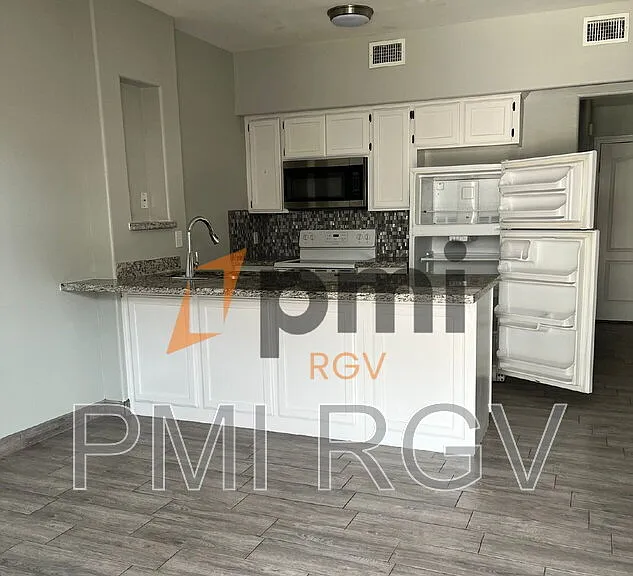 205 Baltic Ave #UNITC — Photo 11