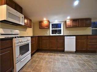29 Oregon Trl, Pine Bush, NY 12566
