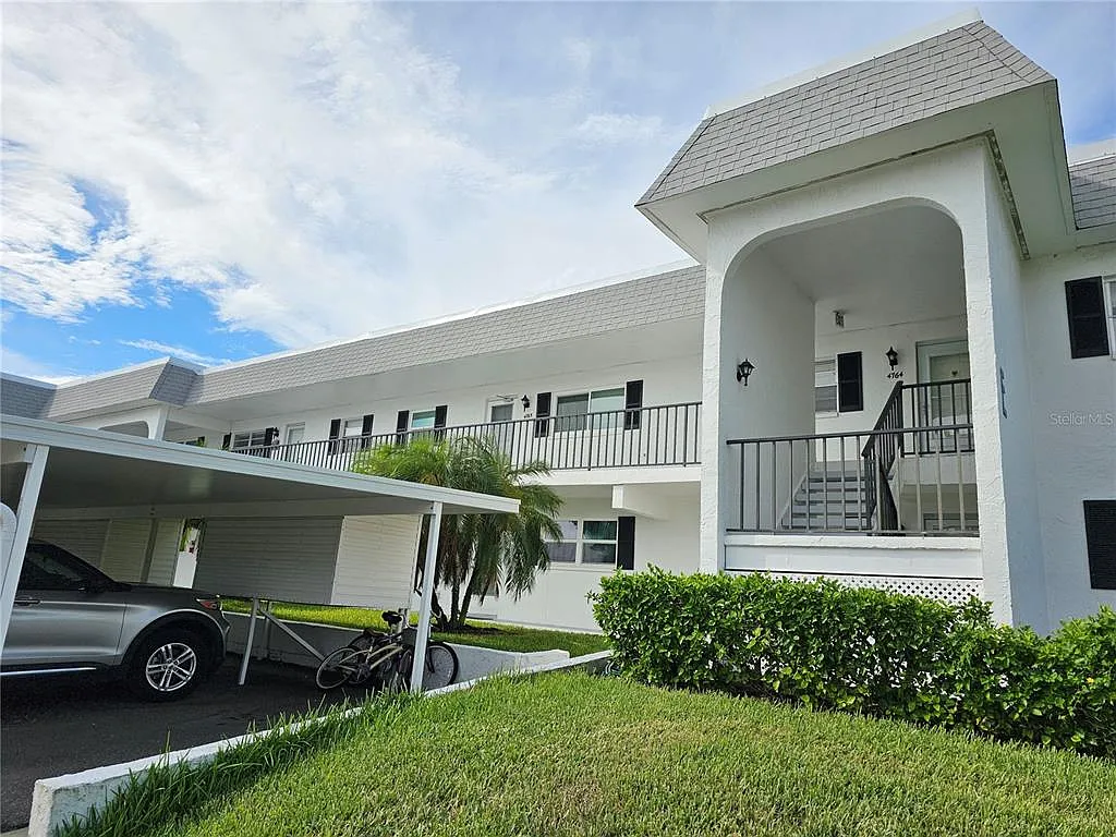 2 bed, 2.0 bath, 1350 sqft, $4,300 — Photo 2