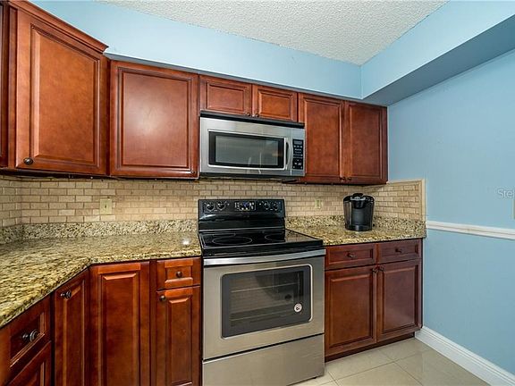 3rd image of 6226 Palmview Ct