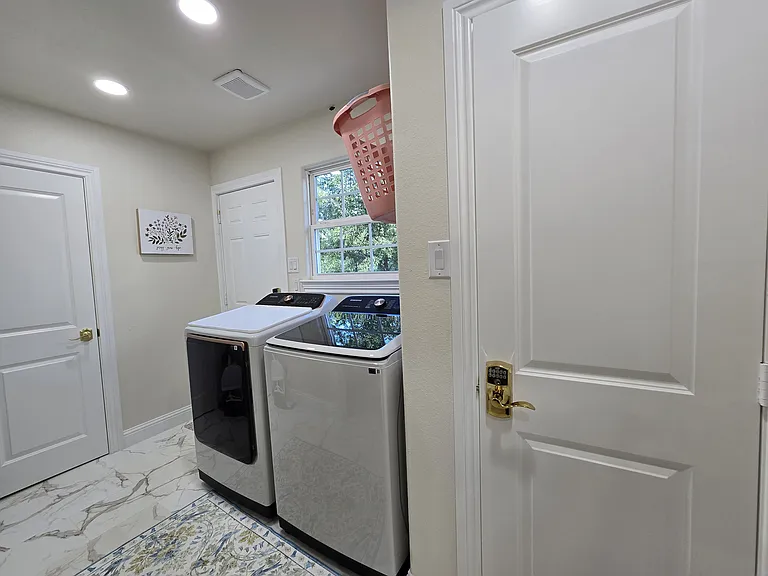 401 E Chestnut St — Photo 19