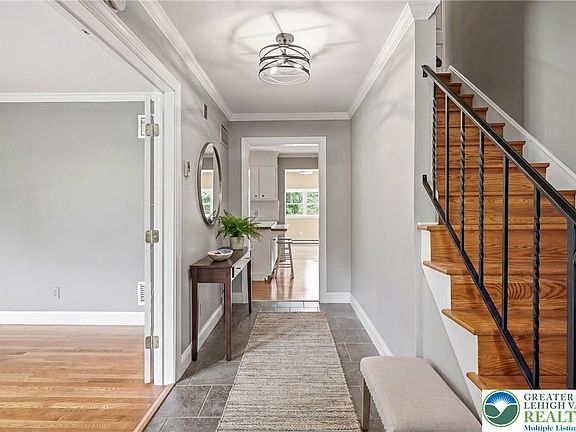 3rd image of 2065 Pleasant Dr