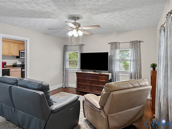 4th image of 2433 Osborne Rd