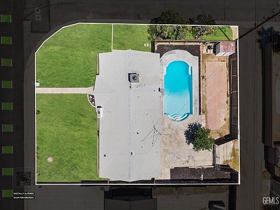 3rd image of 2725 University Ave