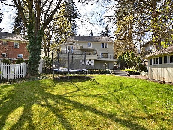 3rd image of 705 E Rockwood Blvd