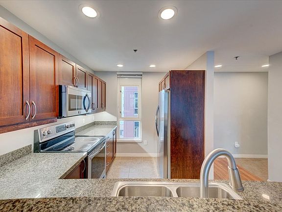 2nd image of 427 9th Ave Unit 1009