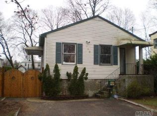 130 Colonial Ave, Freeport, NY 11520