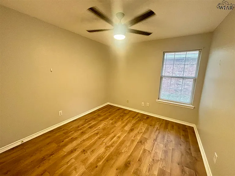 5207 Northview Dr — Photo 11