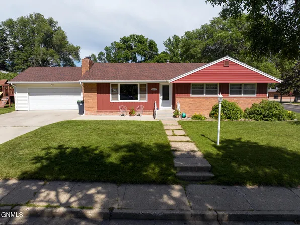 1600 Linda Dr, Mandan, ND 58554