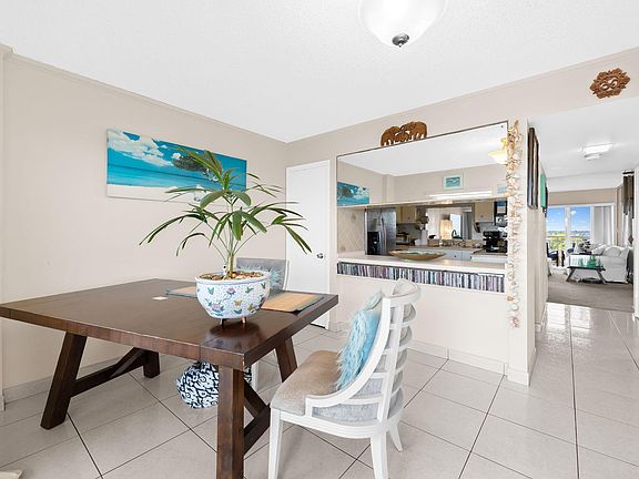 4th image of 2611 N Riverside Drive #702