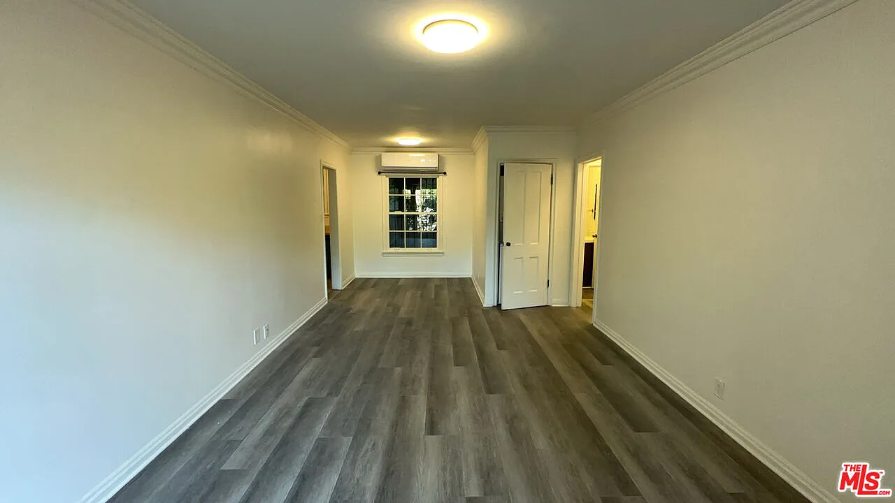 1 bed, 1.0 bath, 746 sqft, $2,400 — Photo 2