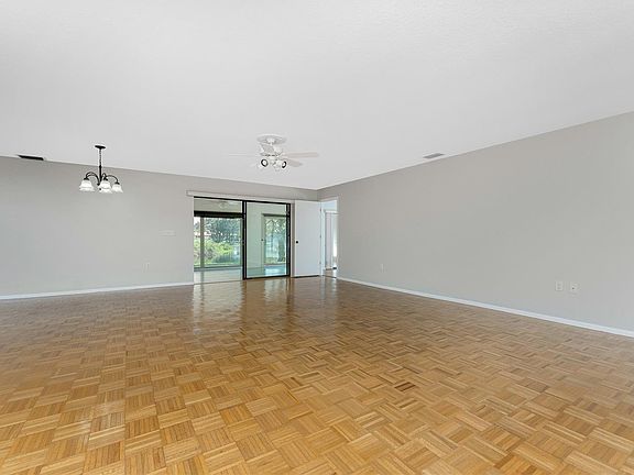 5th image of 235 Laurel Hollow Dr #85