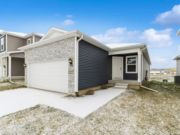 1227 NW Williamsburg Ln, Waukee, IA 50263