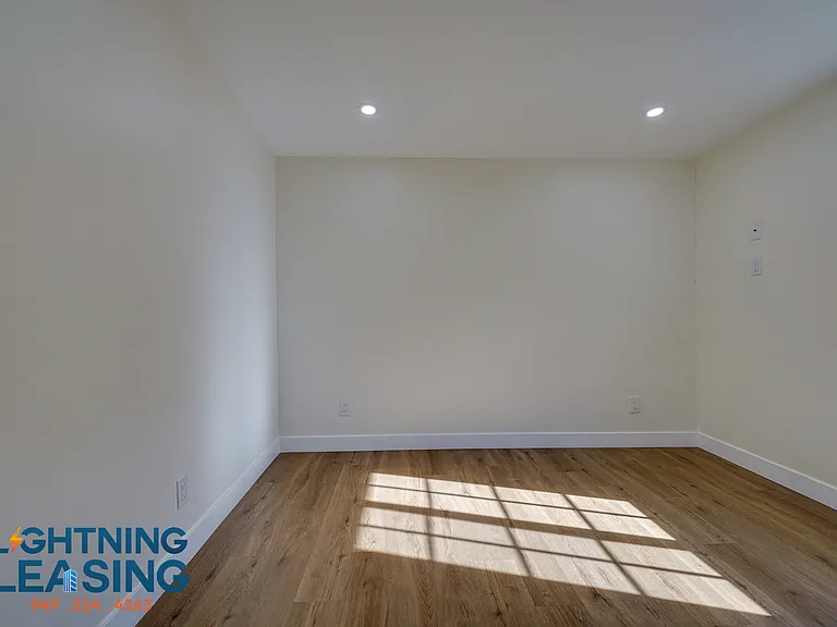 6182 Yolanda Ave — Photo 13