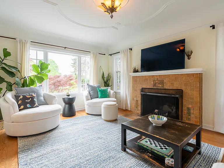 7514 E Green Lake Dr N — Photo 10