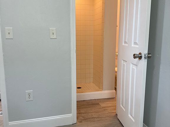 4th image of 1612 Montgomery Ave