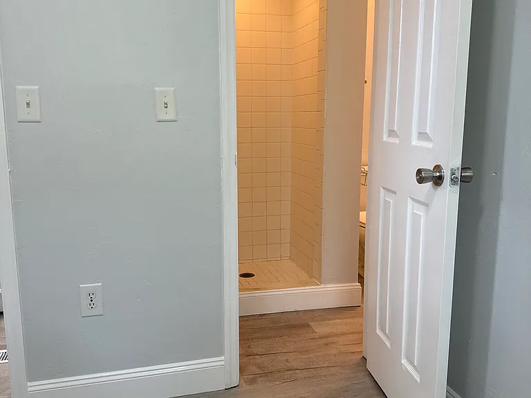 1612 Montgomery Ave — Photo 4
