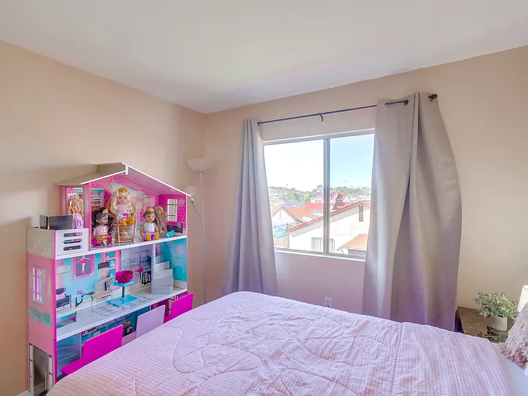 The star of this room is undoubtedly the large dollhouse, perfect for playtime