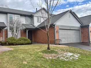 555 Winwood Ct, Walled Lake, MI