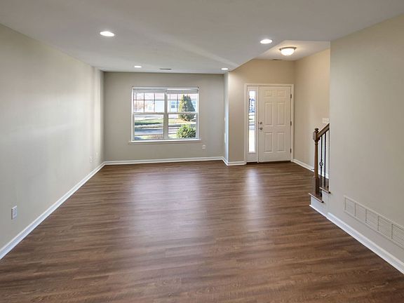 4th image of 312 Starwood Dr