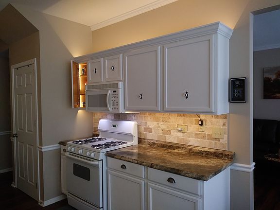 5th image of 2634 Foxwood Dr