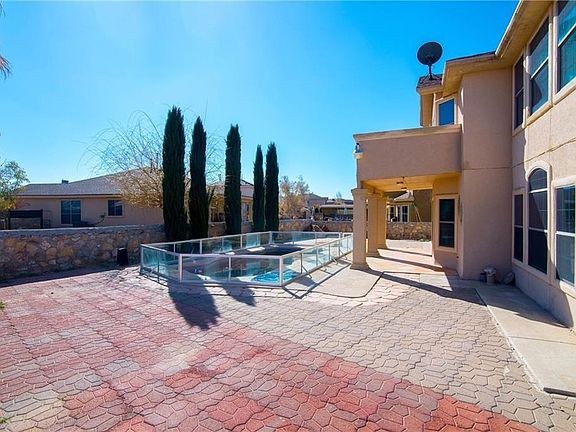 3rd image of 505 Estancia Clara Ln