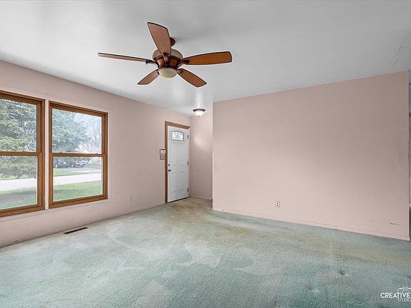 4th image of 795 Laurel Dr