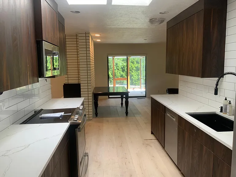 2103 E Rockwood Blvd — Photo 4