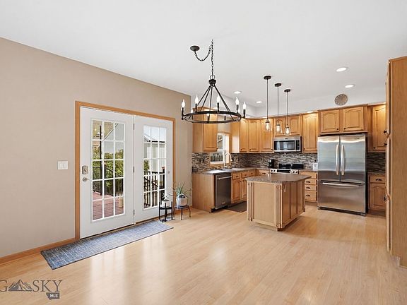 4th image of 320 Spring St