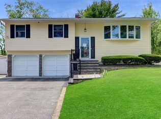 122 Woodbury Rd, Hauppauge, NY 11788