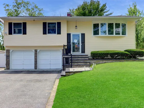 122 Woodbury Road, Hauppauge, NY 11788