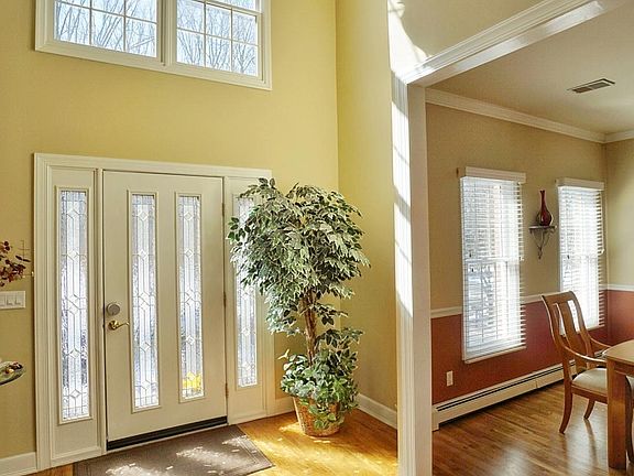 3rd image of 97 Tuckahoe Ave
