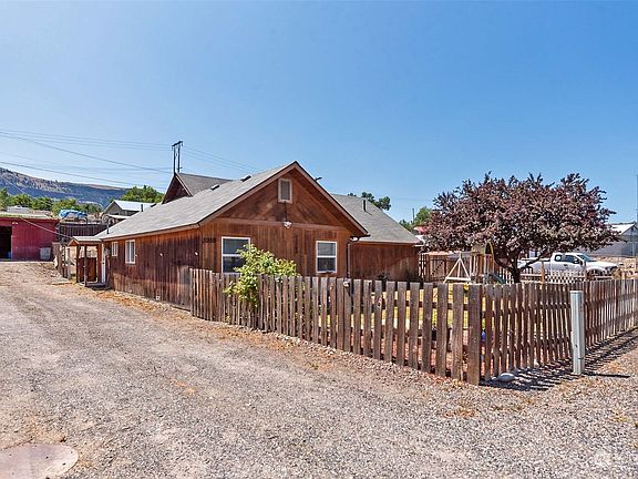 3rd image of 3959 Malaga Avenue