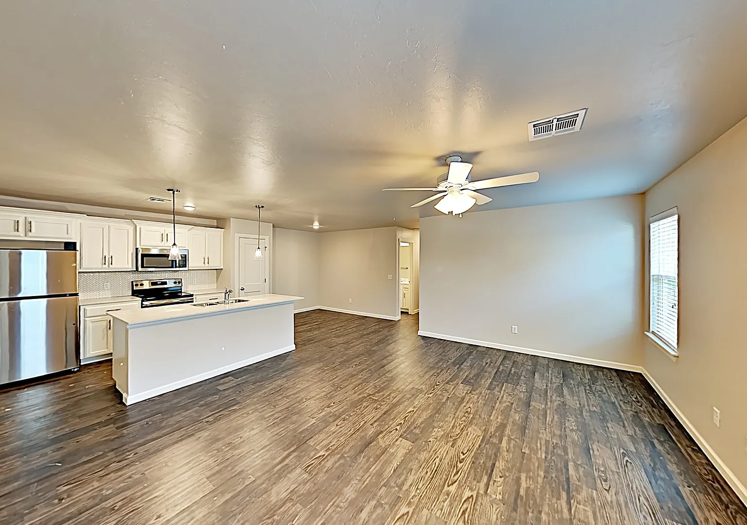 3 Bedroom 2 Bathroom 2 Car Garage Duplex Near Tinker AFB — Photo 4