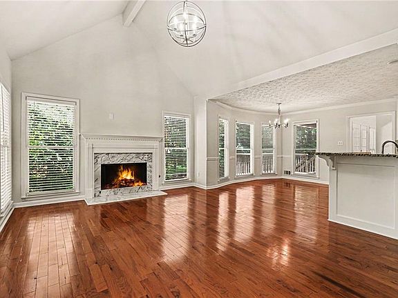 3rd image of 977 Sunny Glenn Ct