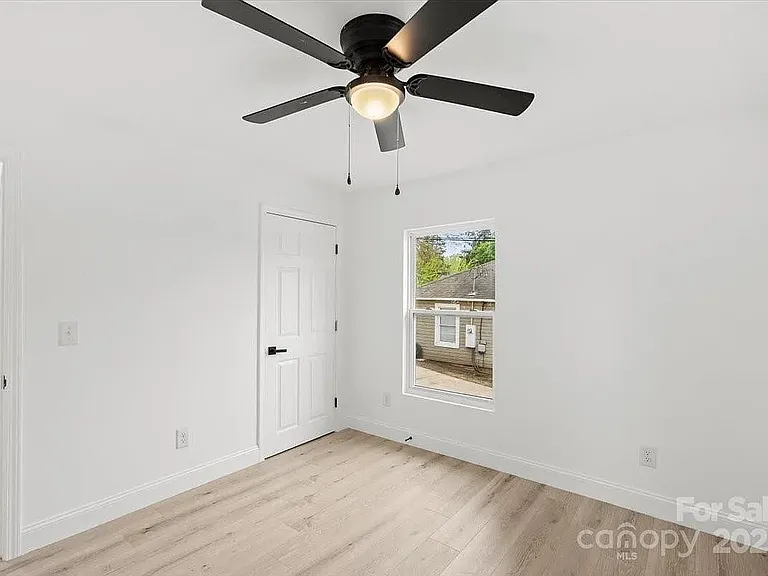 902 Grace St — Photo 10