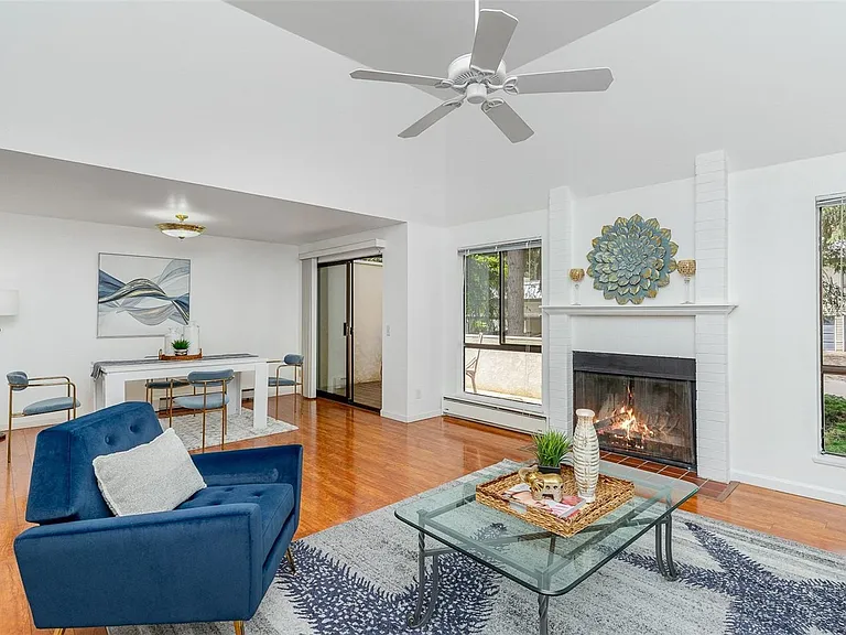 10211 NE 16th Pl #R8 — Photo 9