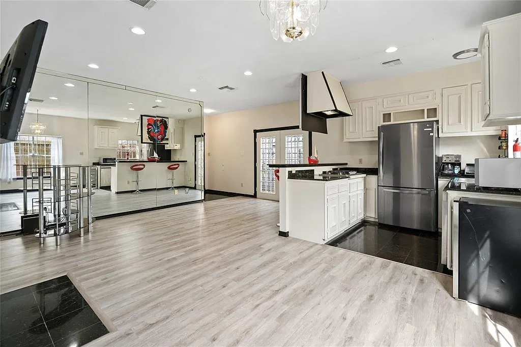 3 bed, 2.5 bath, 1410 sqft, $2,250 — Photo 2
