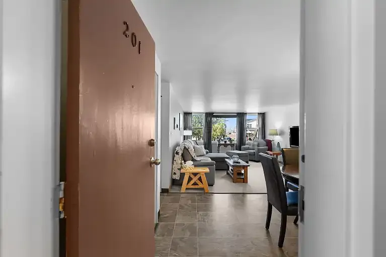 1 bed, 1.0 bath, 600 sqft, $1,300 — Photo 3
