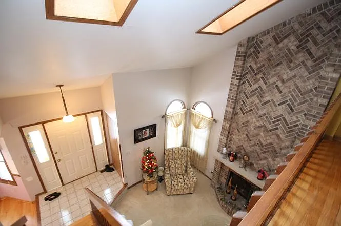 15515 Westminster Dr — Photo 5