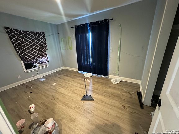 3rd image of 2267 HAYS ST
