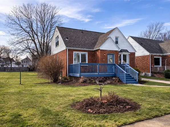 36 Liberty Ter, Cheektowaga, NY 14215