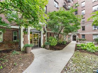 100 E Palisade Ave APT B22, Englewood, NJ 07631