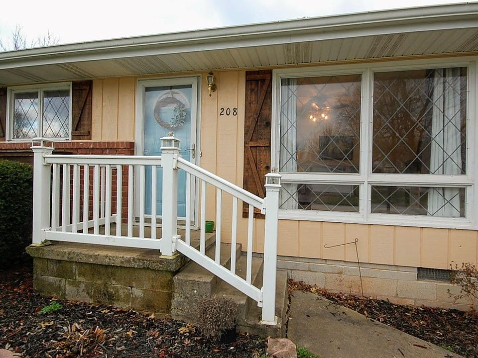 1st image of 208 W Cherry Ln
