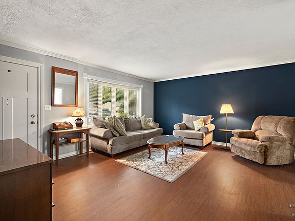 4th image of 390 Larkdale Row