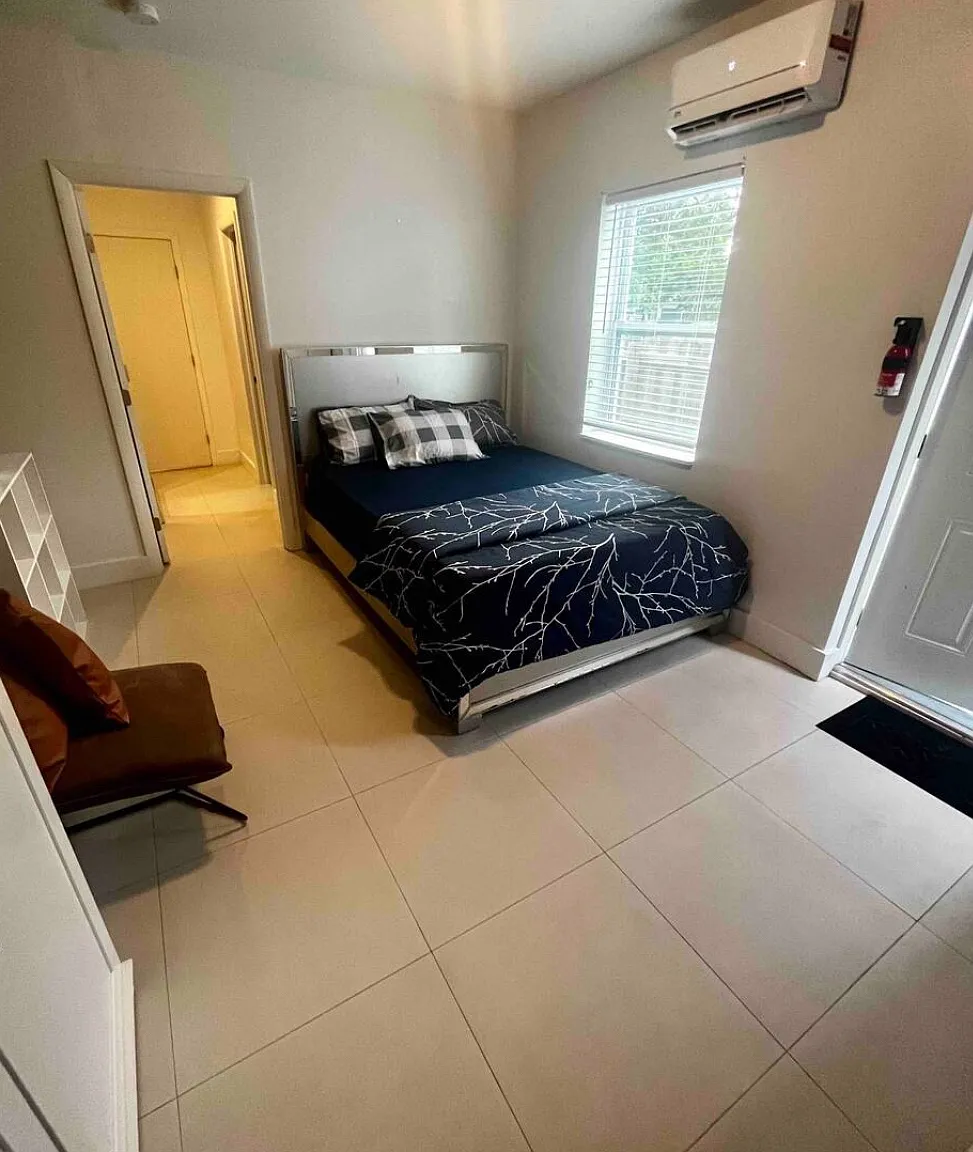 Studio, 540 sqft, $1,300 — Photo 1