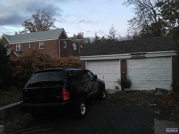 3rd image of 671-673 Irvington Ave