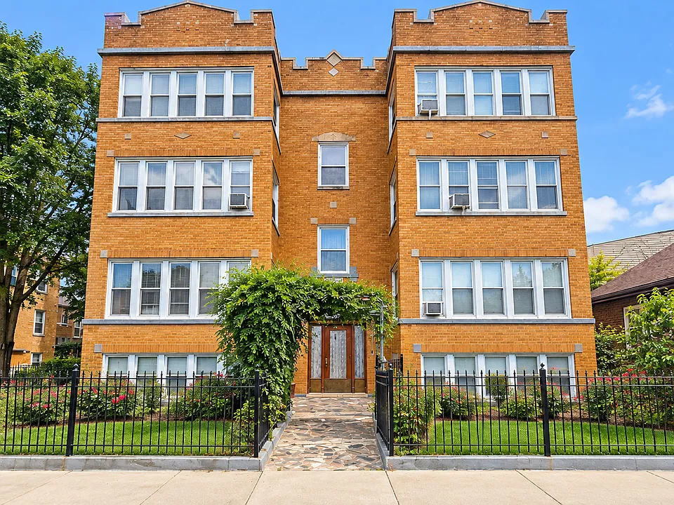 4646 W Addison St #3W
